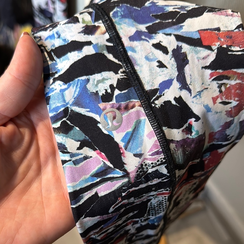 Lululemon Abstract Pattern unique leggings size‎ 4 - Picture 2 of 4
